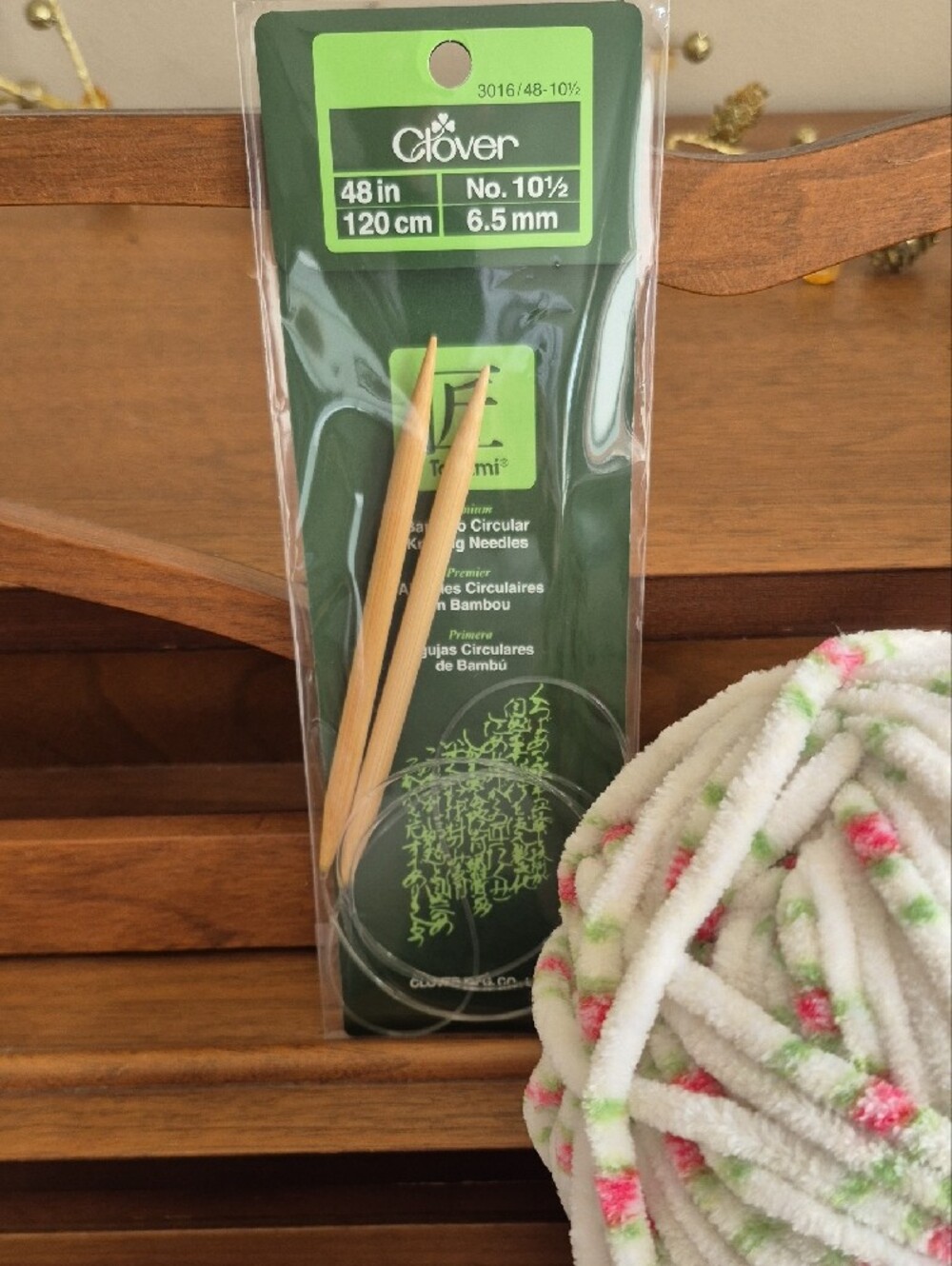 Loops & Threads 2 Yarn bundle with 10.5 circular bamaboo knitting needles - Picture 2 of 8